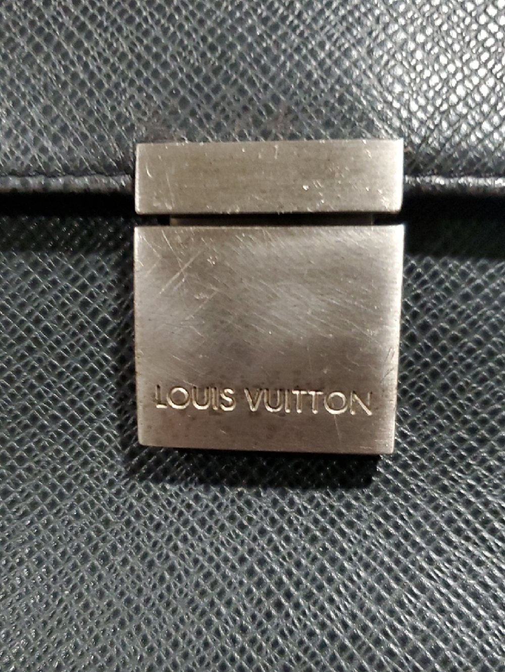 Louis Vuitton Taiga Leather Selenga Clutch with Silver-Tone Lock - Picture 4 of 17